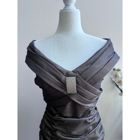 Y2K Off-the-Shoulder Ruched Stretch Taffeta Elegant Dress Gray Brooch Womens 10 - Picture 6 of 8